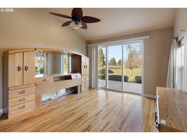 240 MAGNOLIA Dr, Creswell, OR 97426