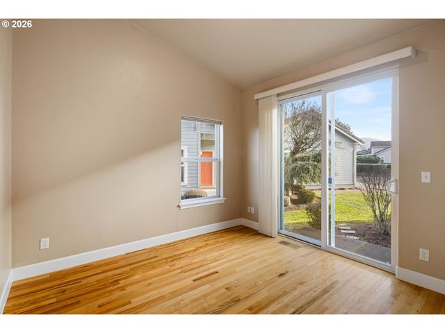 240 MAGNOLIA Dr, Creswell, OR 97426