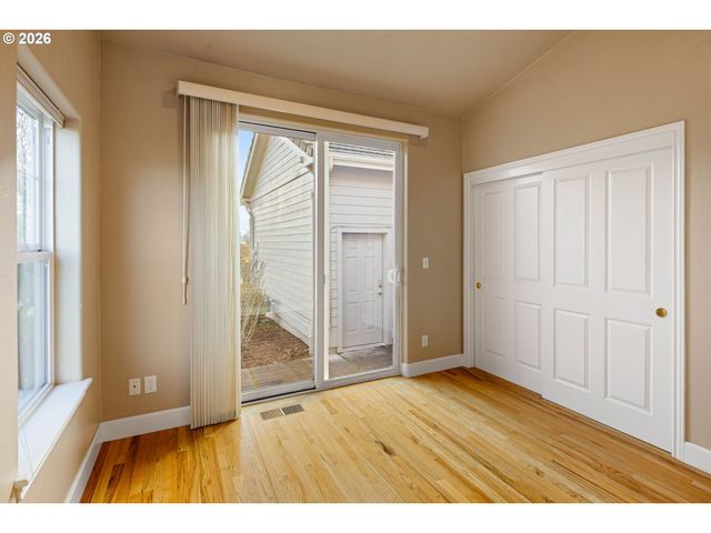 240 MAGNOLIA Dr, Creswell, OR 97426