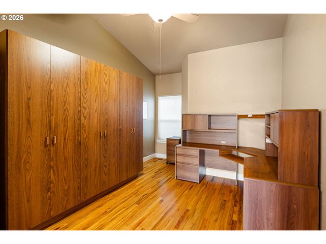 240 MAGNOLIA Dr, Creswell, OR 97426