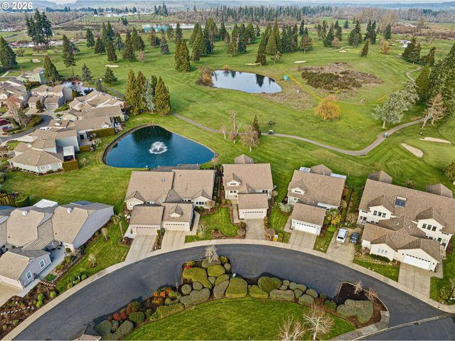 240 MAGNOLIA Dr, Creswell, OR 97426