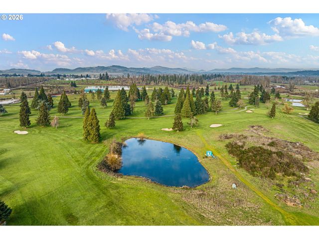 240 MAGNOLIA Dr, Creswell, OR 97426