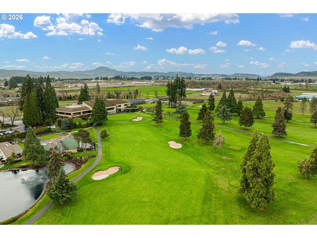 240 MAGNOLIA Dr, Creswell, OR 97426