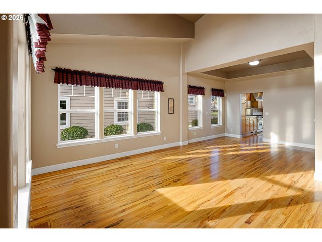 240 MAGNOLIA Dr, Creswell, OR 97426