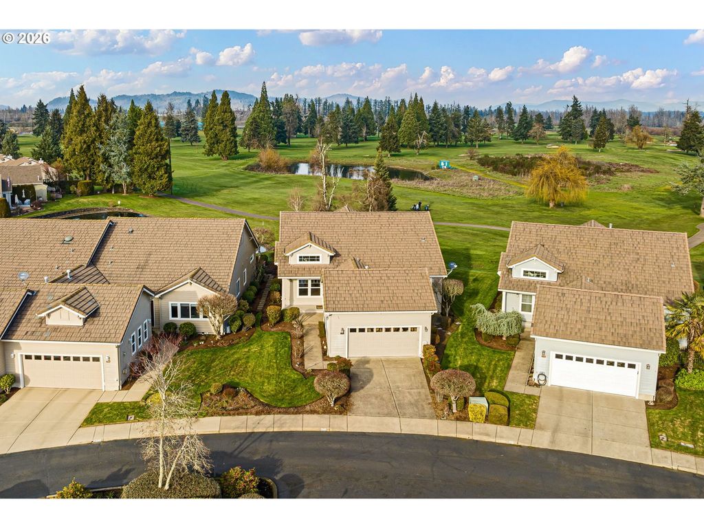 240 MAGNOLIA Dr, Creswell, OR 97426