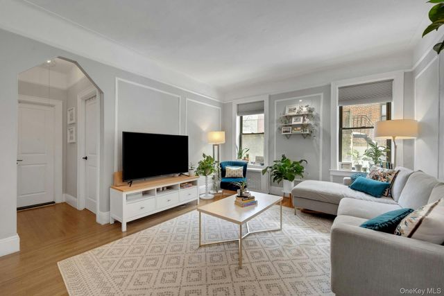 673 Locust Street 2C, Mount Vernon, NY 10552