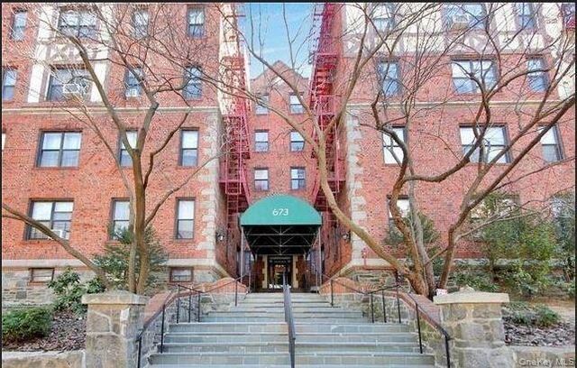 673 Locust Street 2C, Mount Vernon, NY 10552