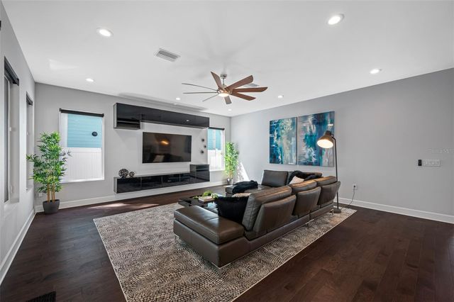 902 W PLYMOUTH STREET, Tampa, FL 33603