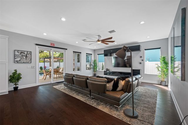 902 W PLYMOUTH STREET, Tampa, FL 33603