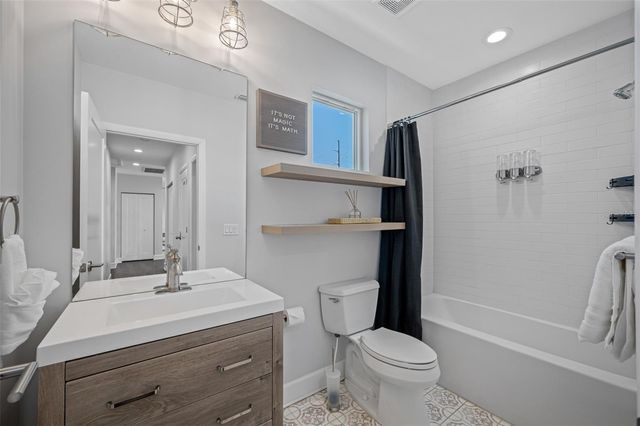 902 W PLYMOUTH STREET, Tampa, FL 33603