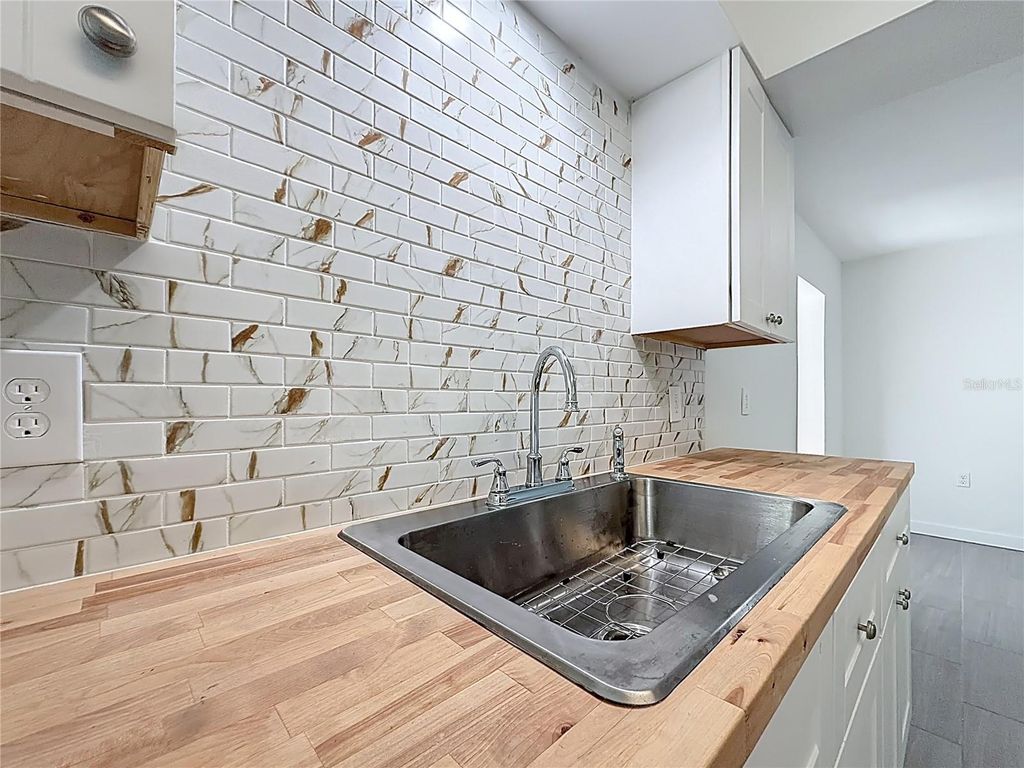 Image 24 of property listing at 6 OKLAHOMA STREET, Beverly Hills, FL 34465