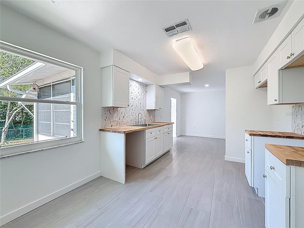 Image 25 of property listing at 6 OKLAHOMA STREET, Beverly Hills, FL 34465