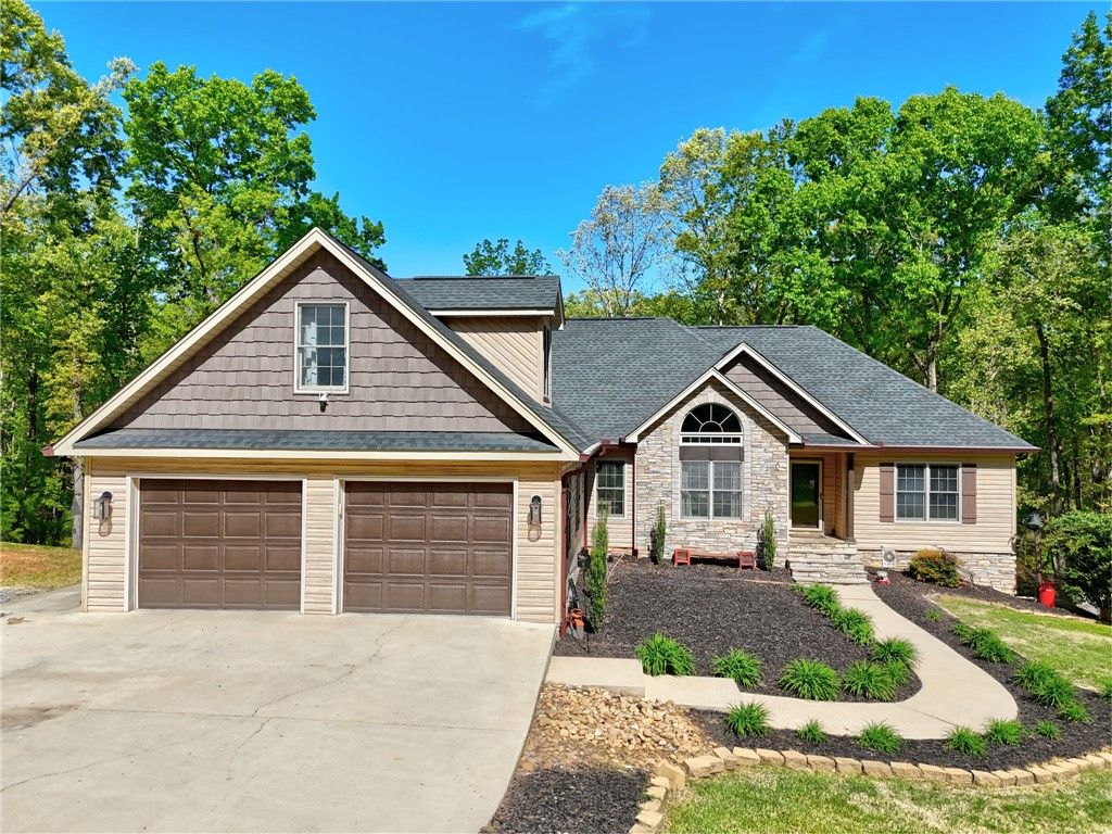 223 Brooks Drive, Townville, SC 29689