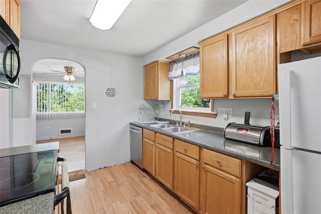 9261 Old Perry Hwy, Mccandless, PA 15237