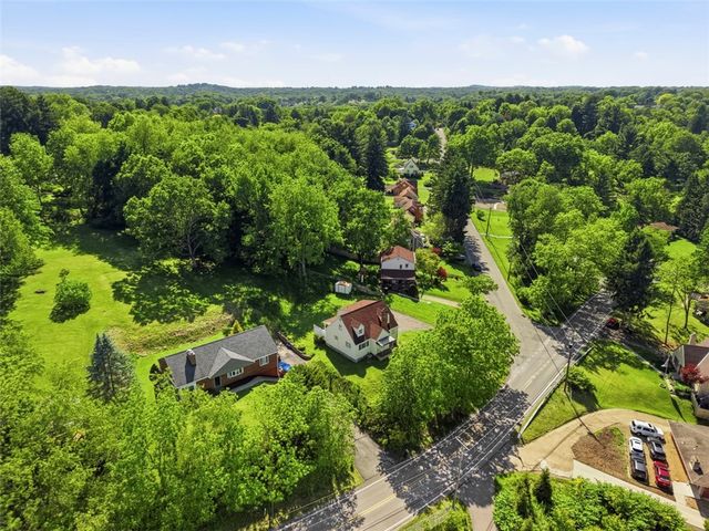 9261 Old Perry Hwy, Mccandless, PA 15237