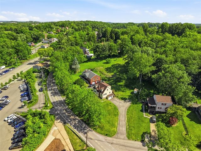 9261 Old Perry Hwy, Mccandless, PA 15237