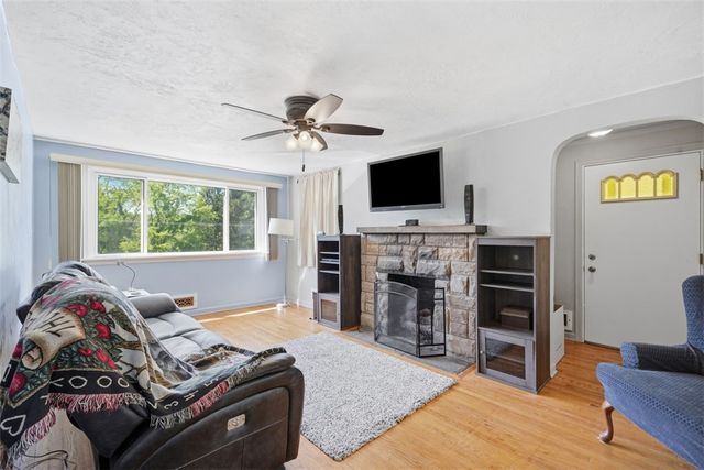 9261 Old Perry Hwy, Mccandless, PA 15237
