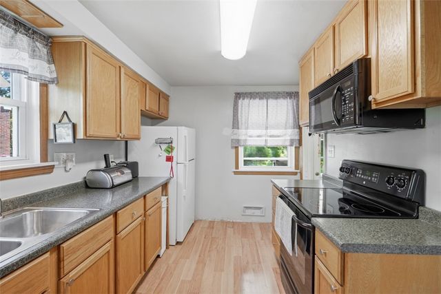 9261 Old Perry Hwy, Mccandless, PA 15237