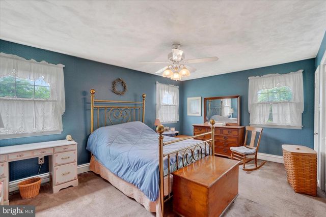 2432 PINE GROVE RD, York, PA 17403