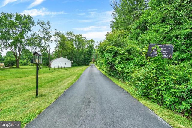 2432 PINE GROVE RD, York, PA 17403