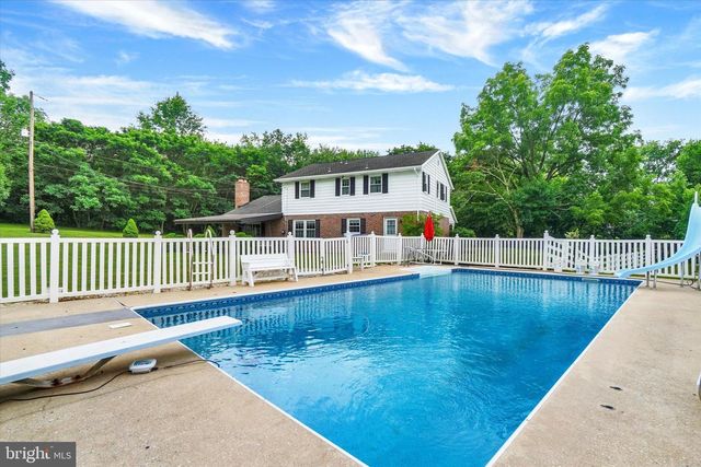 2432 PINE GROVE RD, York, PA 17403