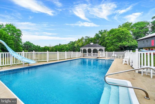 2432 PINE GROVE RD, York, PA 17403