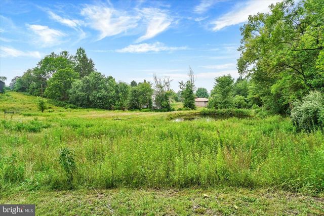 2432 PINE GROVE RD, York, PA 17403