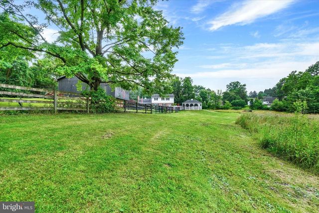 2432 PINE GROVE RD, York, PA 17403