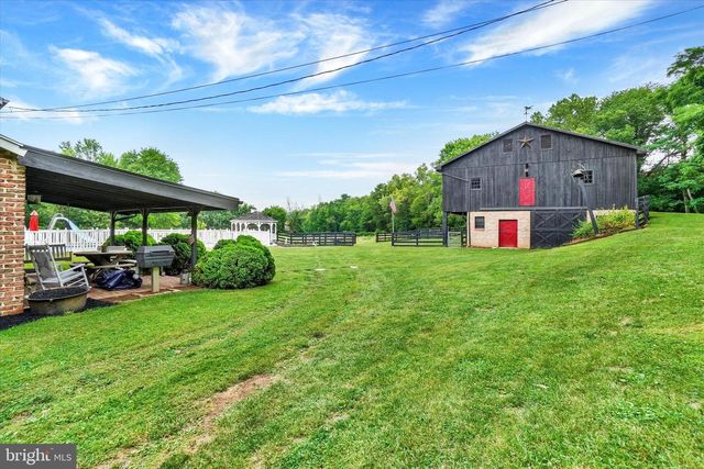 2432 PINE GROVE RD, York, PA 17403