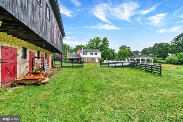 2432 PINE GROVE RD, York, PA 17403