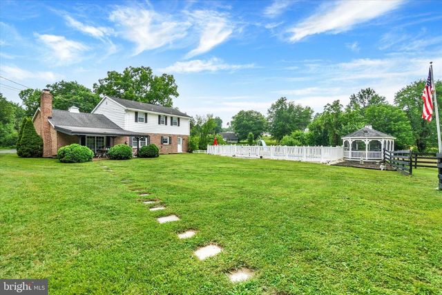 2432 PINE GROVE RD, York, PA 17403