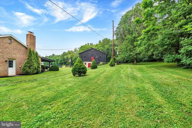 2432 PINE GROVE RD, York, PA 17403