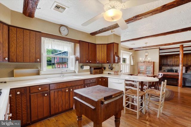 2432 PINE GROVE RD, York, PA 17403