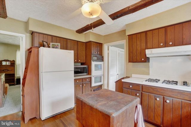 2432 PINE GROVE RD, York, PA 17403