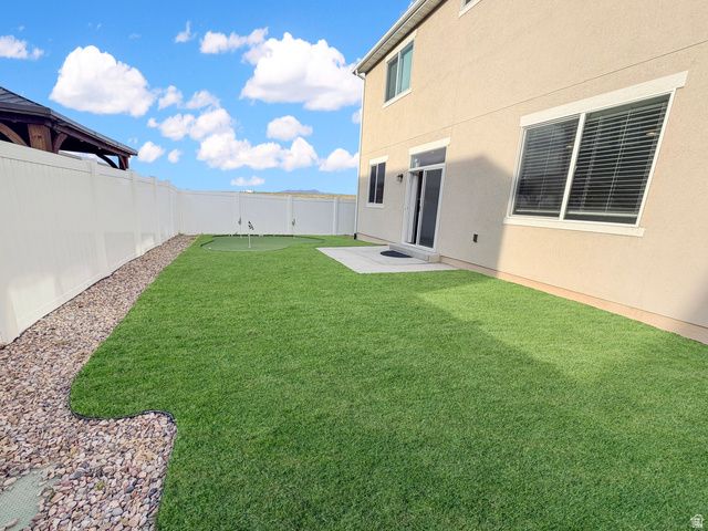 2126 W LYDIA LN, Syracuse, UT 84075