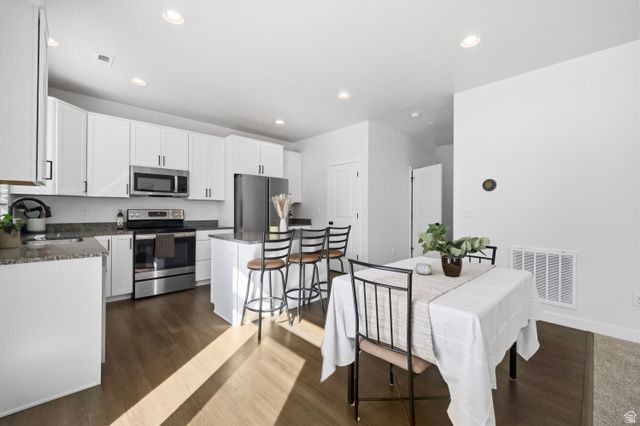 2126 W LYDIA LN, Syracuse, UT 84075
