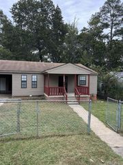 1805 Princeton Dr, Little Rock, AR 72204