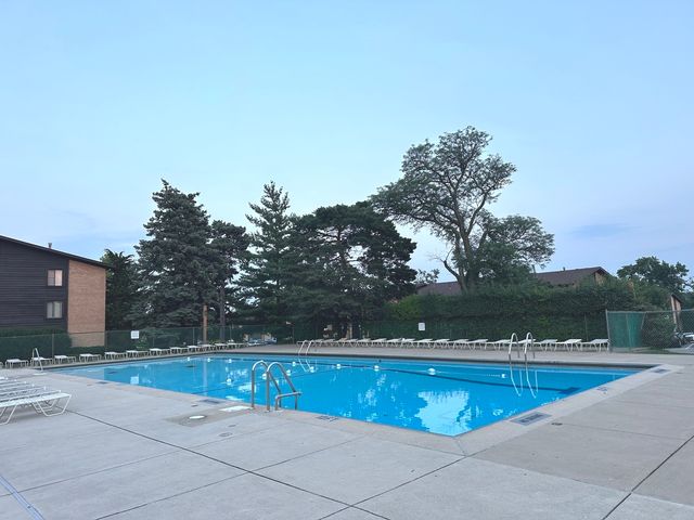 6156 Knoll Way Drive 101, Willowbrook, IL 60527