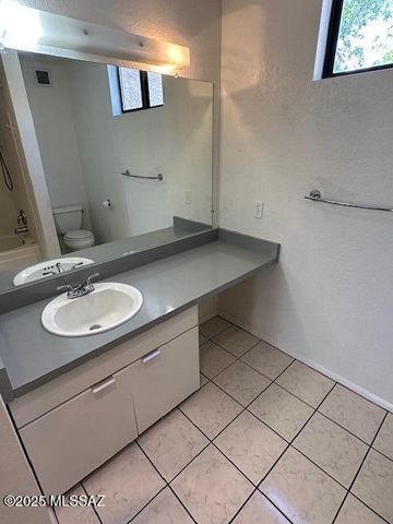 7622 E Callisto Cir Unit 201, Tucson, AZ 85715