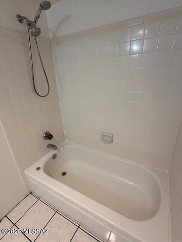 7622 E Callisto Cir Unit 201, Tucson, AZ 85715