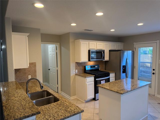 58 Shimmer Pond Pl, Conroe, TX 77385