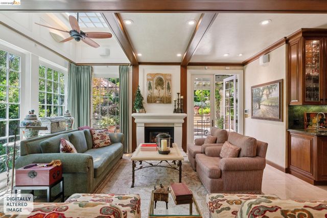 1300 Sunnyhills Rd, Oakland, CA 94610