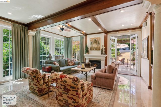 1300 Sunnyhills Rd, Oakland, CA 94610