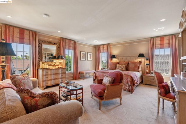 1300 Sunnyhills Rd, Oakland, CA 94610