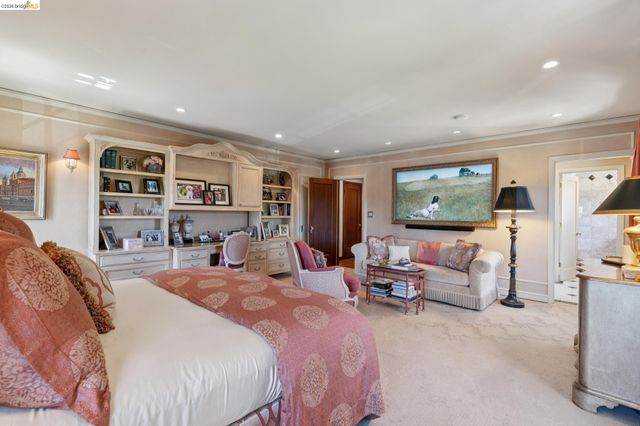 1300 Sunnyhills Rd, Oakland, CA 94610