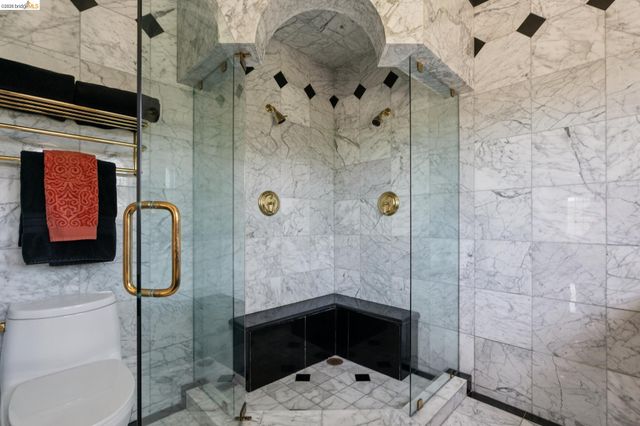 1300 Sunnyhills Rd, Oakland, CA 94610