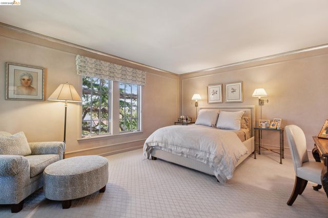 1300 Sunnyhills Rd, Oakland, CA 94610