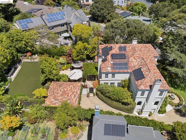 1300 Sunnyhills Rd, Oakland, CA 94610