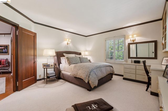 1300 Sunnyhills Rd, Oakland, CA 94610