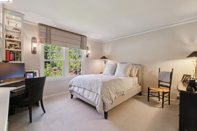1300 Sunnyhills Rd, Oakland, CA 94610